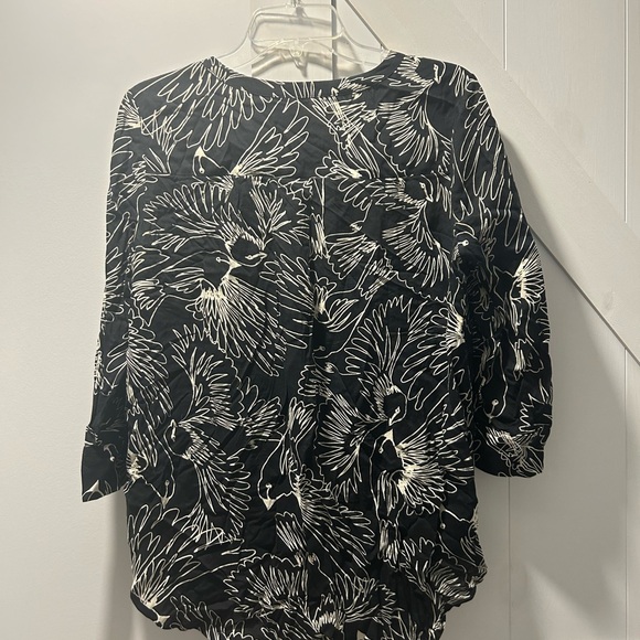 Anthropologie Maeve Women’s Black and White Bird Print Pintuck Blouse Size 4 - Picture 3 of 3